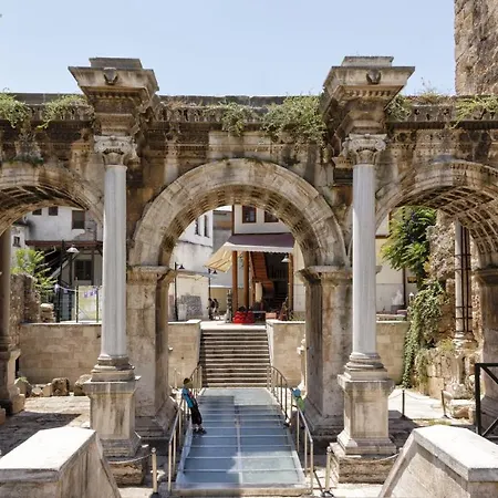 Apartahotel A Old Town 4*